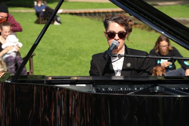 بالصور: بيانو الهواء الطلق في هامبورغ من أجل اللاجئين