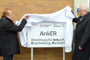 مرکز نگهداری پناهجویان«Anker-Zentrum» با ۶۰۰ پناهجو قرنطینه شد