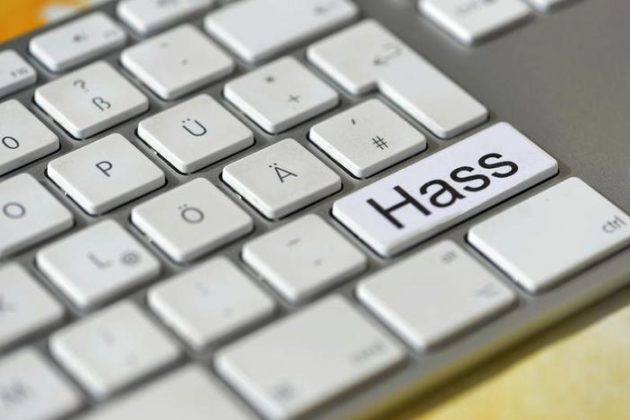 إقرارا مراقبة “الإعجابات والمشاركات والتعليقات” لمكافحة الكراهية