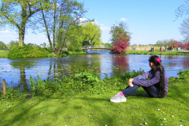 كرة قدم للفتيات وكشافة للعائلات وكورس رياضيات في عطلة نهاية الإسبوع