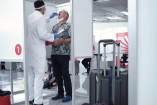 مسافران مناطق پرخطر “باید” در فرودگاه‌های آلمان تست کرونا دهند