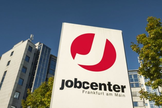 إدارة العمل الاتحادية تدعو لتخفيف شروط قبول اللاجئين بالشركات!