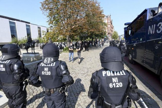 ۳۵۰ مظنون با گرایش راست افراطی در میان نیروهای امنیتی