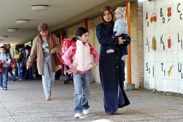 نیمی از دانش‌آموزان ابتدایی هامبورگ مهاجر هستند و به زبان آلمانی تسلط ندارند