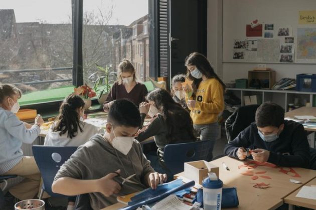 کلاس‌های درس در بسیاری از ایالت‌های فدرال بصورت منظم آغاز می‌شود