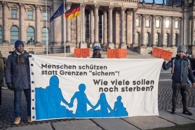 برو أزول تطالب بإجراءات لجوء عادلة وإلغاء الترحيل!