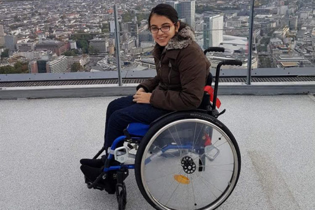 لتحقق ذاتها.. عبرت بكرسيها المتحرك 8 دول نحو ألمانيا!