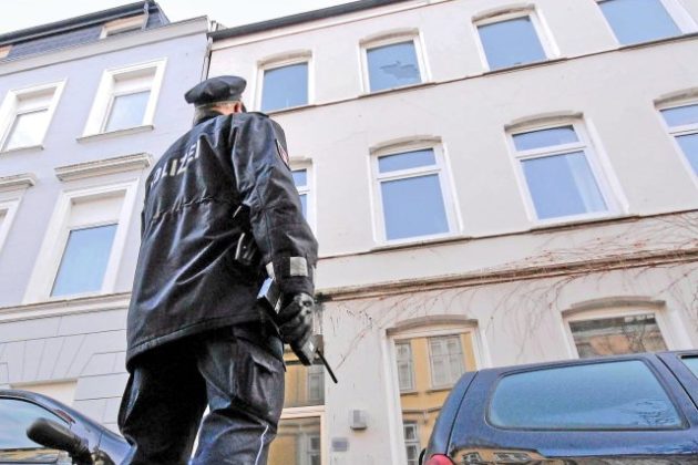 محافظت از صدراعظم آلمان با مسلسل!