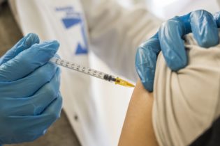 إغلاق مراكز التطعيم التابعة للبلدية بنهاية الشهر الجاري!