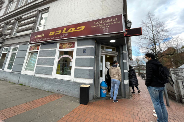 حمادة إسماعيل.. مهندس الحاسوب وصانع الحلويات!