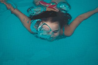 نصف بیشتر کودکان هامبورگ نمی‌توانند شنا کنند: چه باید کرد؟