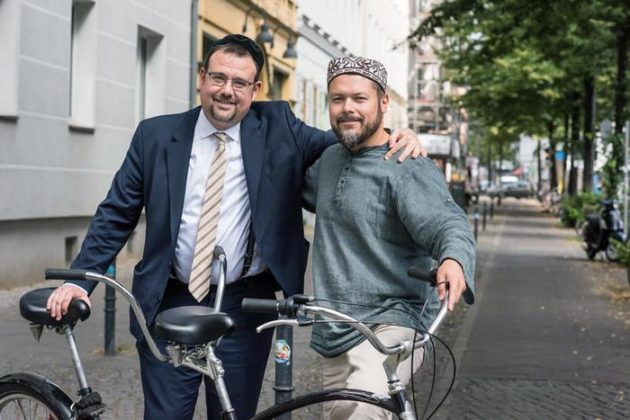 نگرش‌های ضد مسلمانان و یهودی ستیزی گسترده است