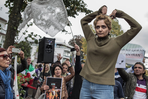 تظاهرات در مقابل مسجد امام علی در روز “درهای باز” مساجد