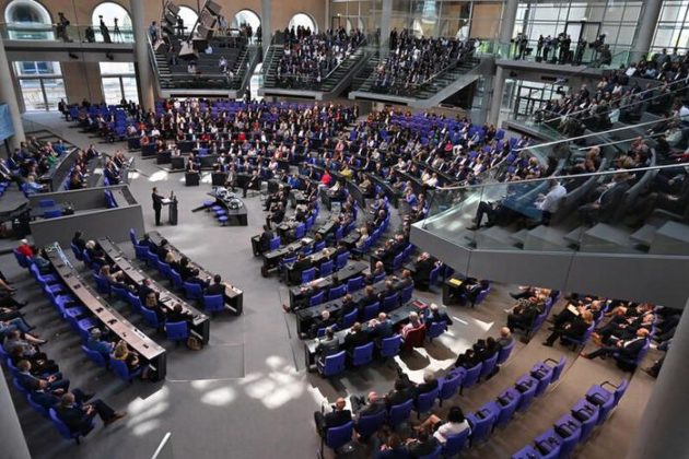 بوندستاگ در مورد شانس اقامت تصمیم گرفت