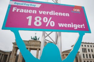 حقوق زنان در آلمان ۱۸ درصد کمتر از مردان