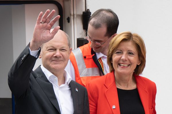 شولز نسبت به کمبود نیروی کار هشدار می‌دهد