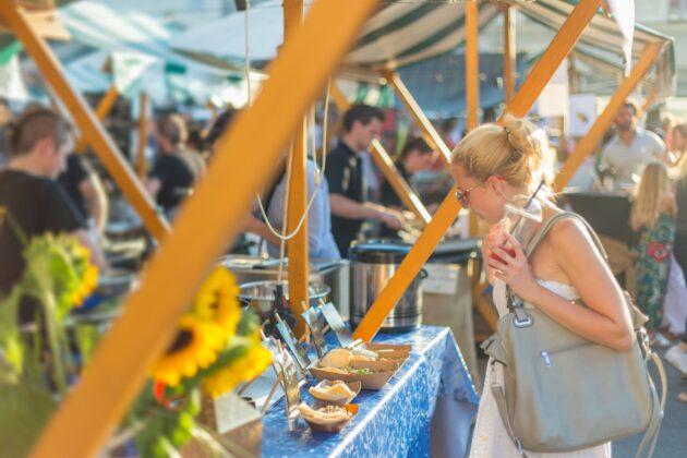 جشن شهری در هافن‌سیتی با موسیقی و غذاهای خیابانی