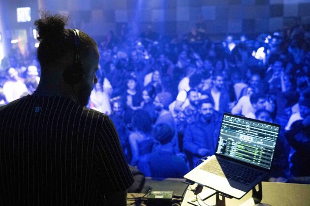 منسق الأغاني العربية في ألمانيا “سولي” والجمع بين الصحافة و(DJ)!