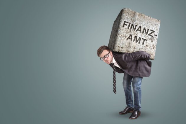 کسی نمی‌خواهد در اداره مالیات کار کند