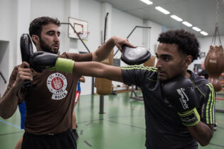 برنامج مخصص للاجئين لتعلم الملاكمة في نادي FC سانت بولي
