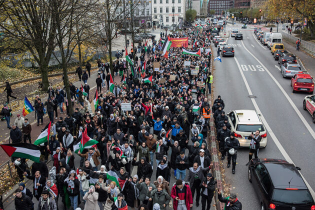 بالصور مسيرة لتأييد الفلسطينيين في وسط هامبورغ