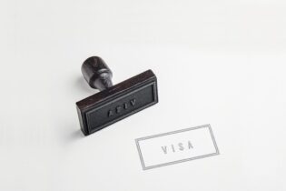 ارتفاع عدد تأشيرات “لم الشمل” الصادرة هذا العام مقارنة بـ 2022