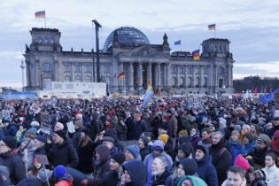 مئات الآلاف يتظاهرون في المدن الألمانية ضد التطرف اليميني!