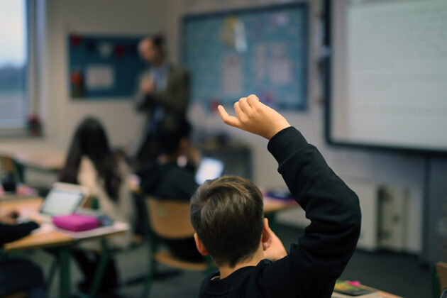 خدمة “رقم ضد الحزن” للطلاب ذوي الدرجات السيئة 