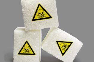 خطر السكر على الصحة.. علامات للحذر من استهلاكه!