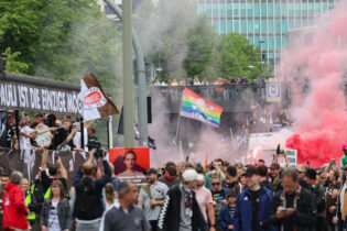 جشن صعود سنت پائولی و تظاهرات دموکراسی در هامبورگ