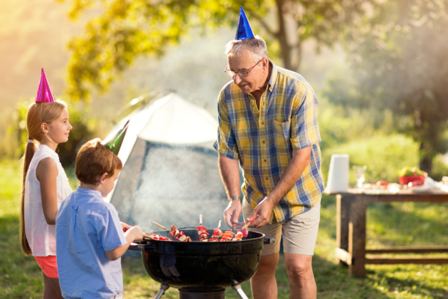 خطرات کباب‌پزی؛ چگونه از سوختگی کودکان جلوگیری کنیم؟