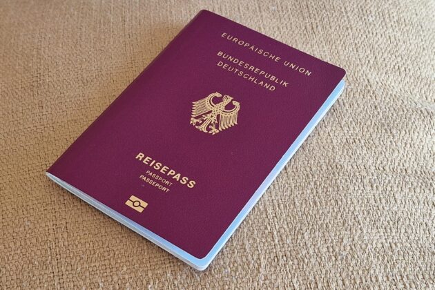 تراجع مرتبة جواز السفر الألماني وسنغافورة تتصدر القائمة مجدداً لعام 2025
