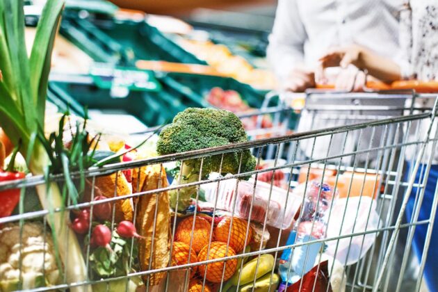 چرا مشتریان باید حتماً فاکتور یا برگه خرید را بررسی کنند؟