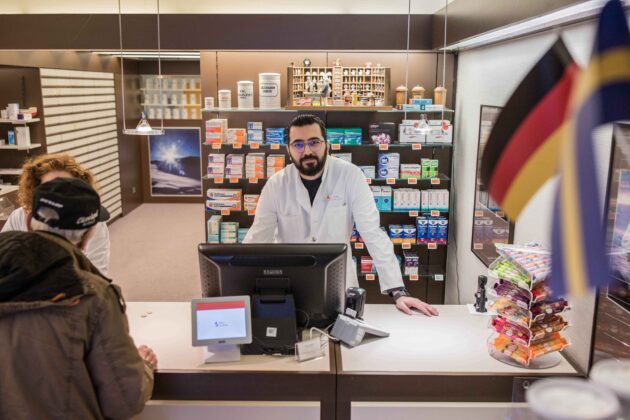 قصة نجاح صيدلاني سوري شاب يمتلك 3 صيدليات في ألمانيا