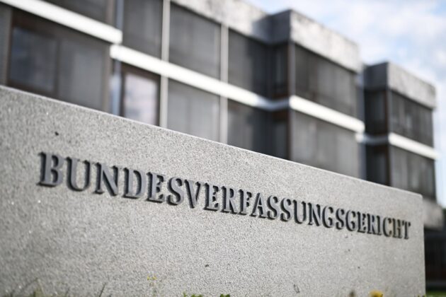 المحكمة الدستورية الاتحادية: لا احتجاز قبل الترحيل من دون قرار قضائي