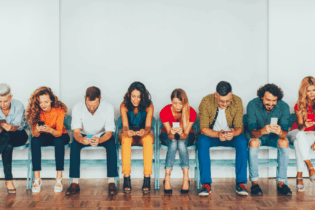 وسائل التواصل الاجتماعي