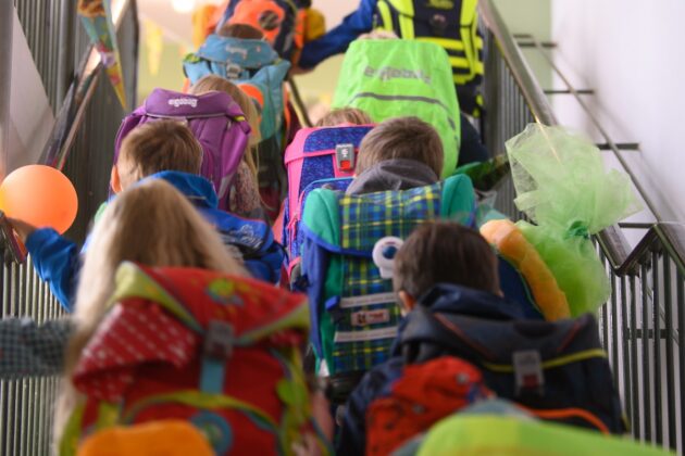 هامبورغ: 58% من الأطفال يختارون الصف التمهيدي المدرسي وسط نقاش حول ساعات الرعاية