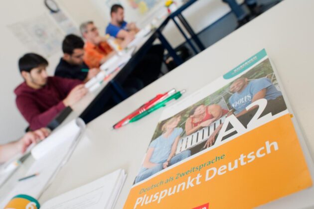 المكتب الاتحادي للهجرة واللاجئين يقلّص التمويل المخصص لكورسات الاندماج 