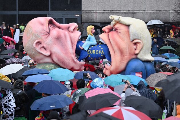 الكرنفال في دوسلدورف… جاك تِيلّي يسخر من بوتين والكرملين يلاحقه قضائياً