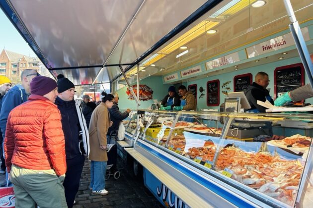 فیش‌مارکت هامبورگ؛ از ماهی تازه تا فروشندگان پر سروصدا