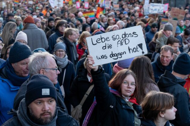 واکنش‌ کاربران به گزارش نژادپرستی